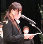 卒業式で保護者あいさつをされる佐藤尚子さん